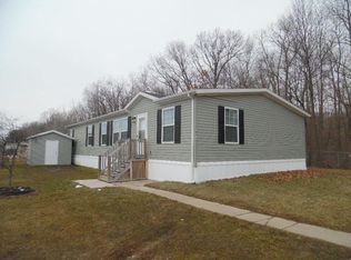 28270 Spruce Dr, Flat Rock, MI