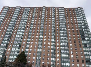 135 Hillcrest Ave #711, Mississauga, ON L5B 4B1