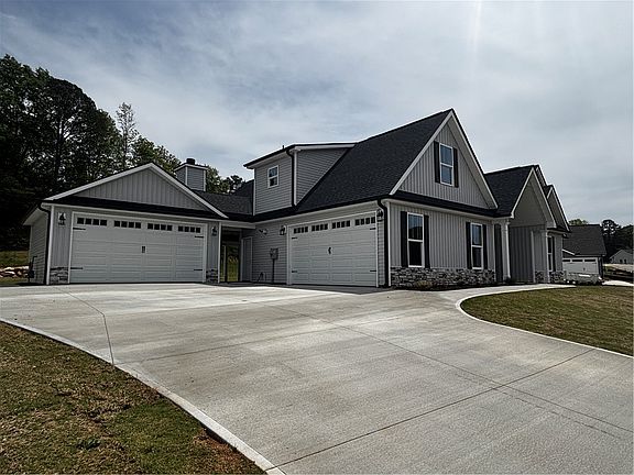 3rd image of 110 Hinton Farms Dr