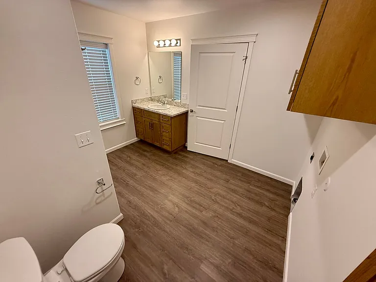 1329 Elm St — Photo 26