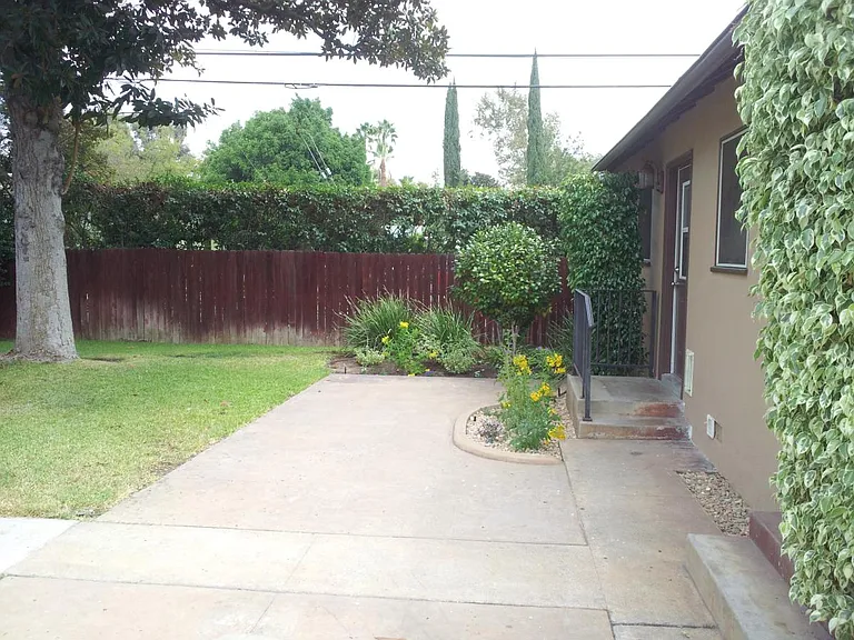 10603 Camarillo St — Photo 24