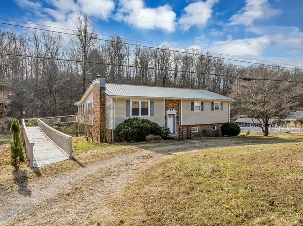 408 Rustling Oaks Dr, Waverly, TN 37185