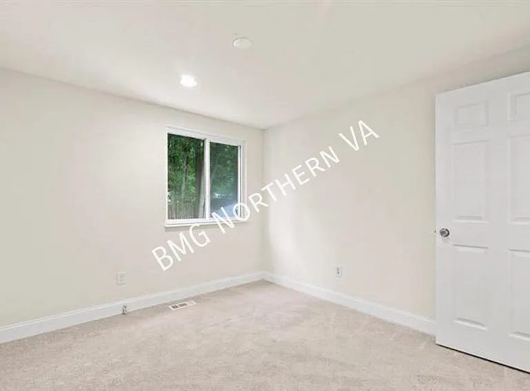 8461 Yellow Leaf Ct — Photo 14