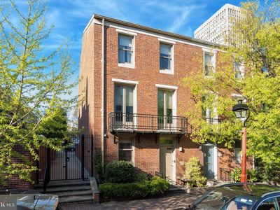 239 Spruce St, Philadelphia, PA, 19106
