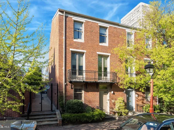 239 Spruce St, Philadelphia, PA 19106