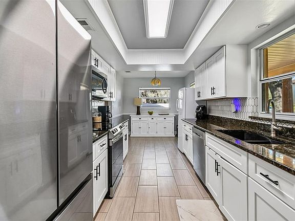 5th image of 641 Oakview St