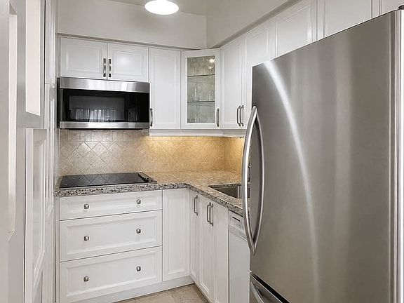 3rd image of 4 Upper Canada Dr #75
