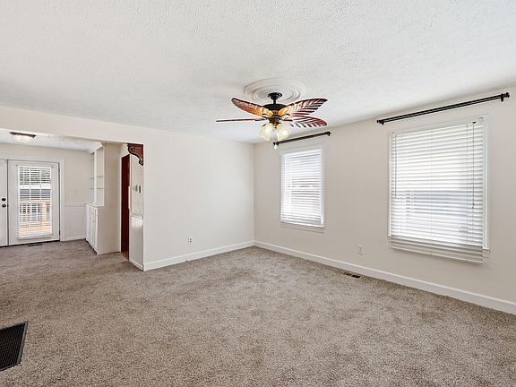5th image of 114 Pin Oak Dr