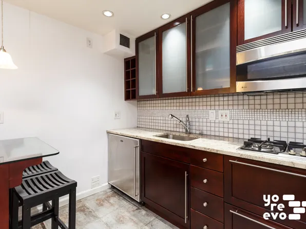 318 West 15th Street image 8 of 10