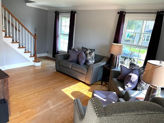 3rd image of 5058 N Oconto Ave