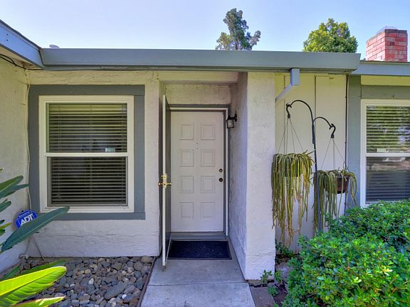 3rd image of 7924 Deer Creek Dr