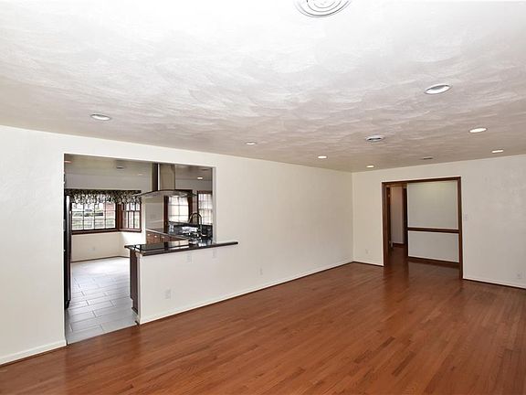 5th image of 6123 Lyndhurst Ave