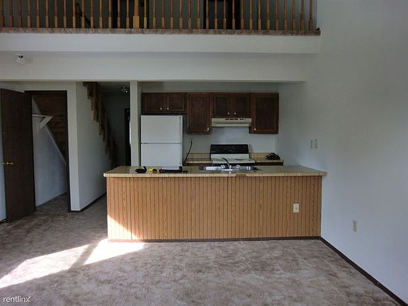 Gillham 528 1 living Room & Kitchen(2)