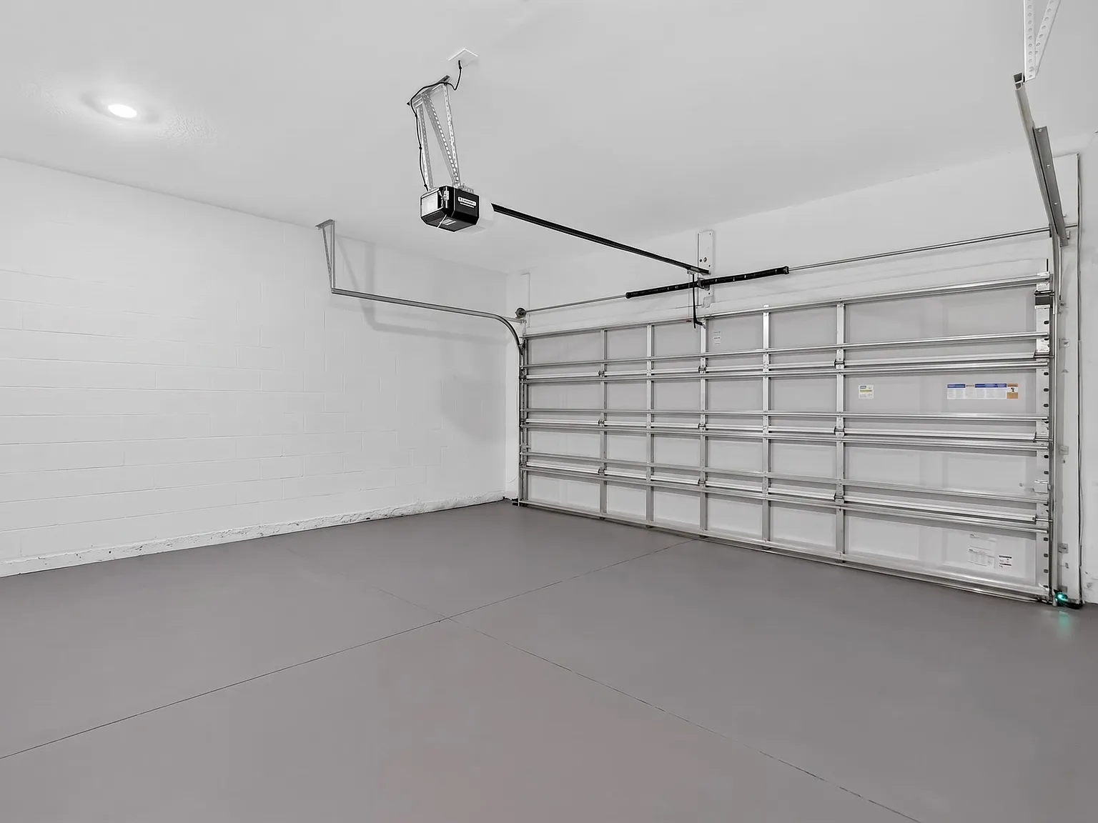 3 bed, 2000 sqft, $2,100 — Photo 2