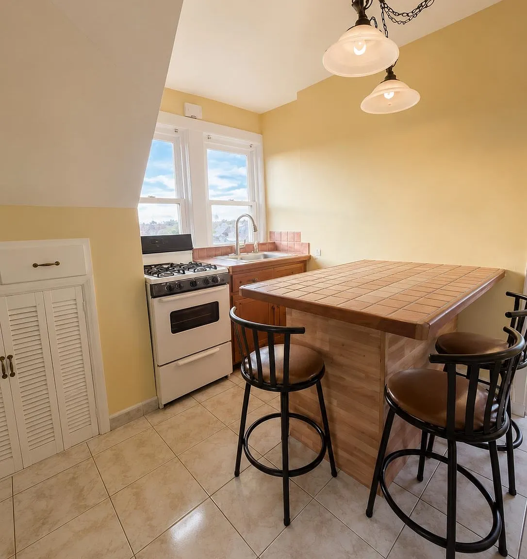 1 bed, 1.0 bath, 870 sqft, $1,750 — Photo 2