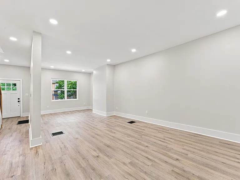 325 N Aiken Ave — Photo 6