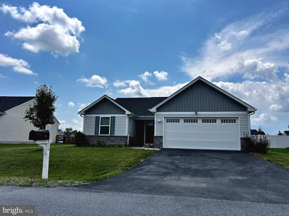 96 Bindweed Ct, Bunker Hill, WV 25413