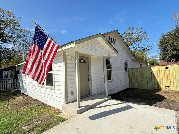 710 E New Braunfels St, Seguin, TX 78155