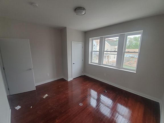 4th image of 307 William St #B1