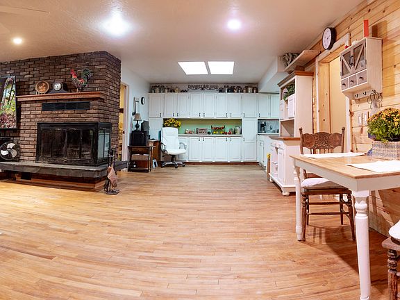 5th image of 26150 Featherstone Rd