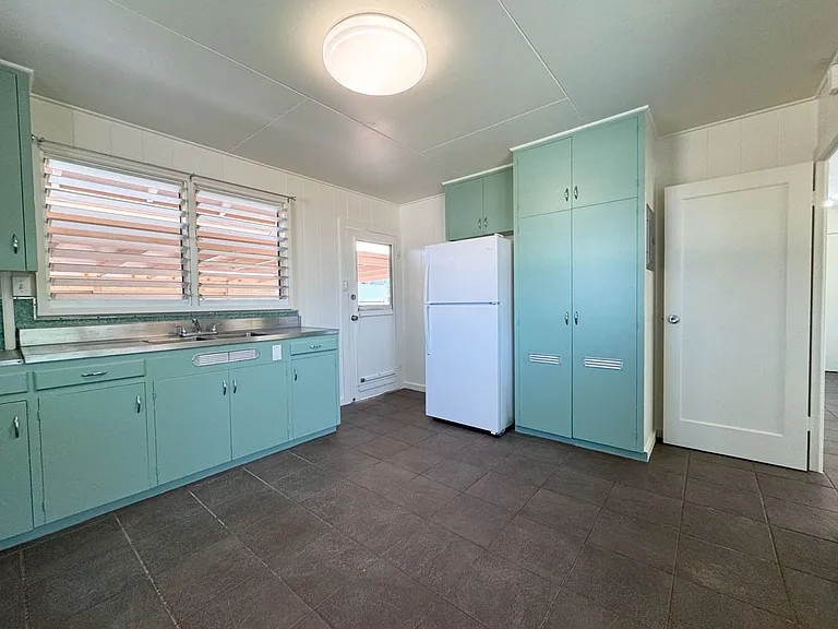 1220 Center St #B — Photo 3
