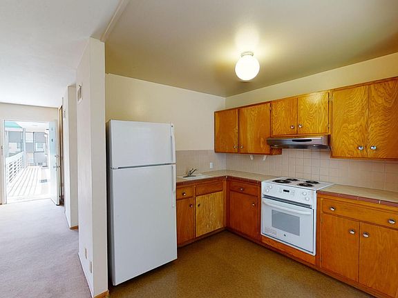 2nd image of 446 Warren Dr #6