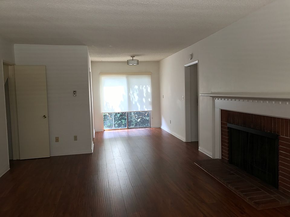 LIVING ROOM +DINING AREA