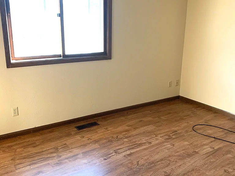 1089 Regency Dr — Photo 10