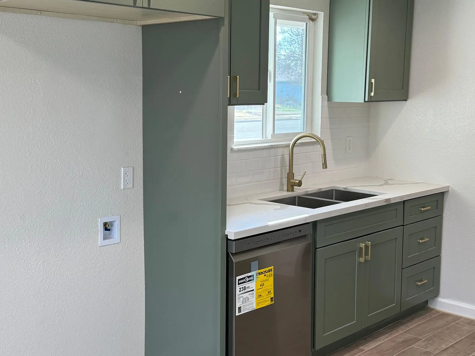 3 bed, 1243 sqft, $2,050 — Photo 4