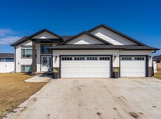 3132 45th Ave S, Grand Forks, ND 58201