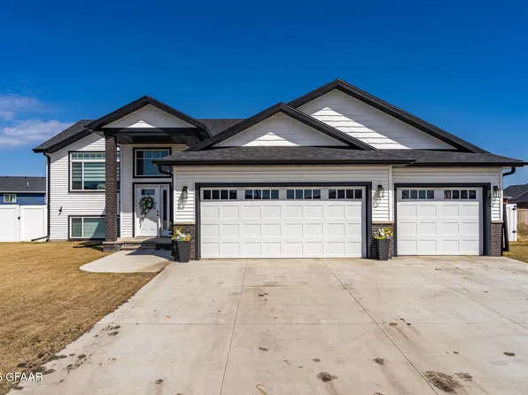 3132 45th Ave S, Grand Forks, ND 58201