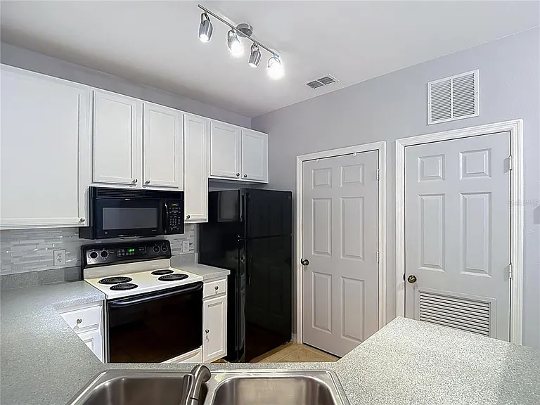 10201 Courtney Palms Blvd #203 — Photo 10