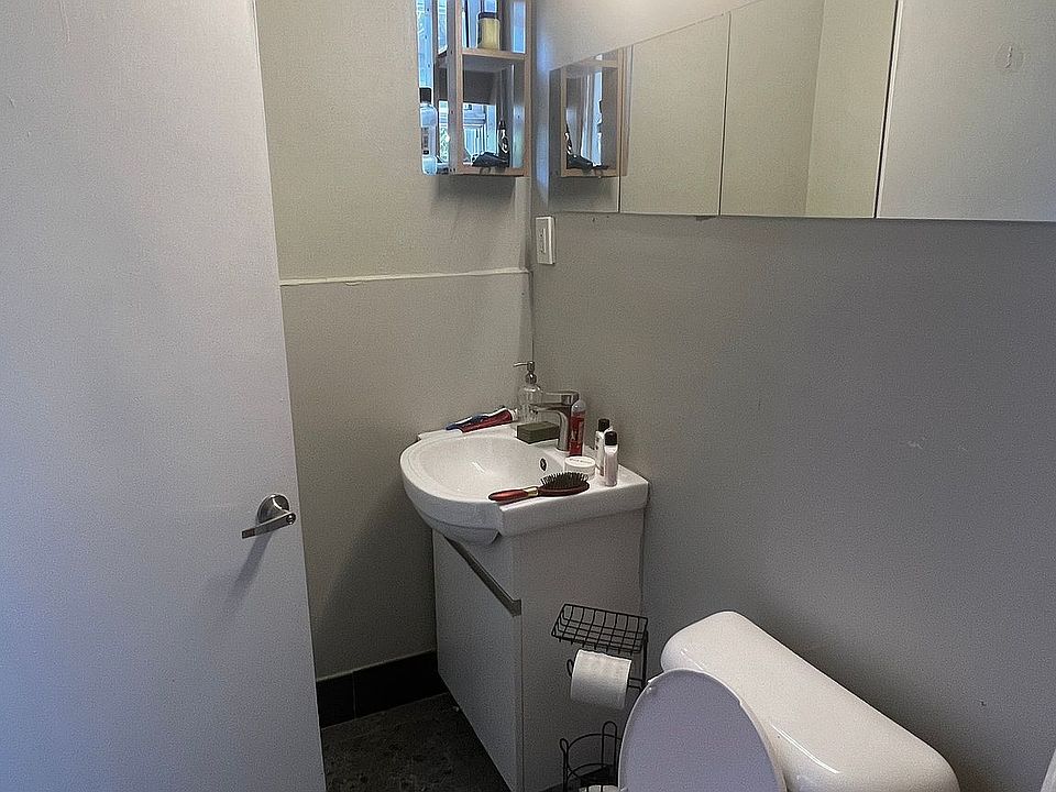 2nd image of 134 Grattan St #2C