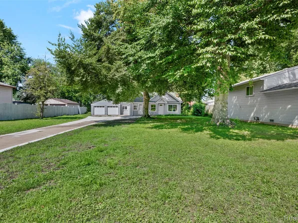 641 Gilman St, Garden City, MI 48135