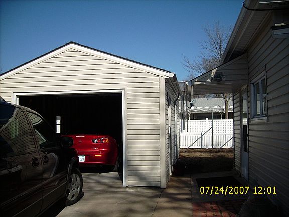 Detached Garage