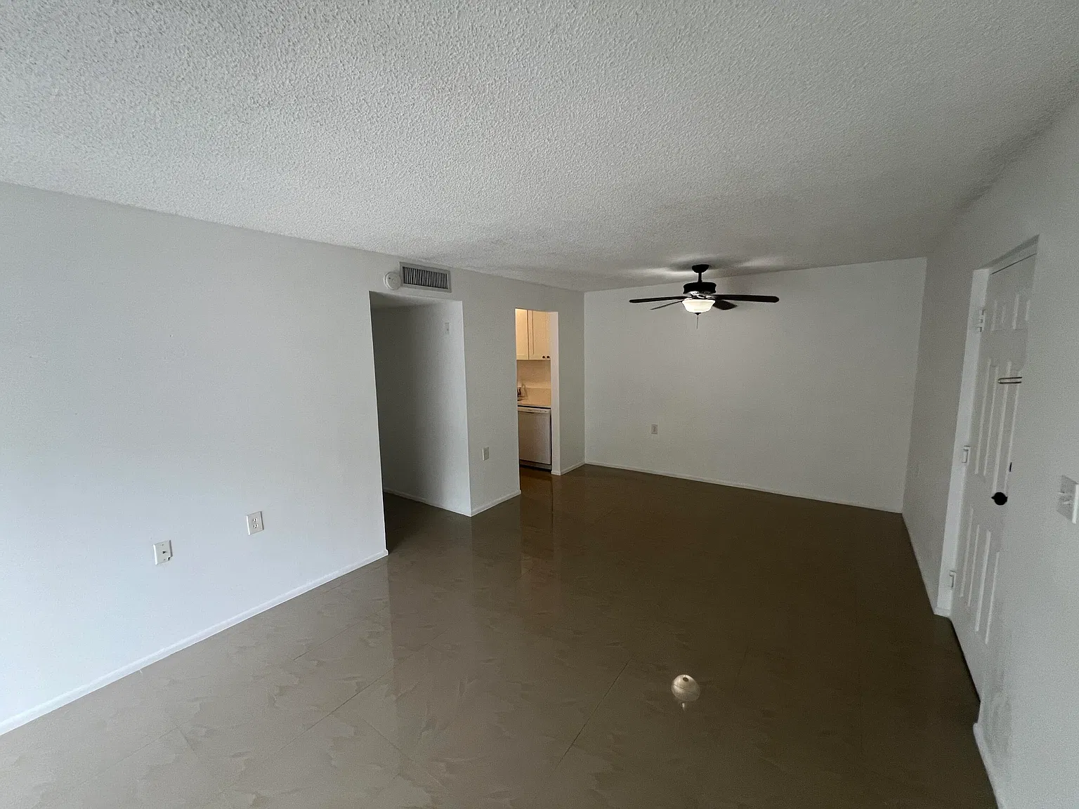 2 bed, 1.0 bath, 708 sqft, $1,750 — Photo 4