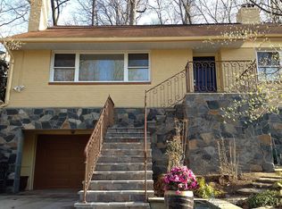 5048 37th St N, Arlington, VA 22207