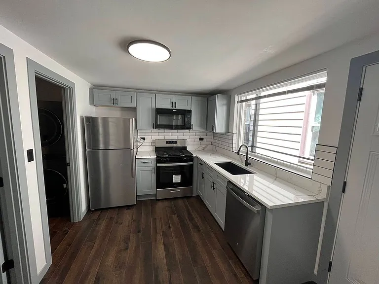 1833 W 21st St — Photo 3