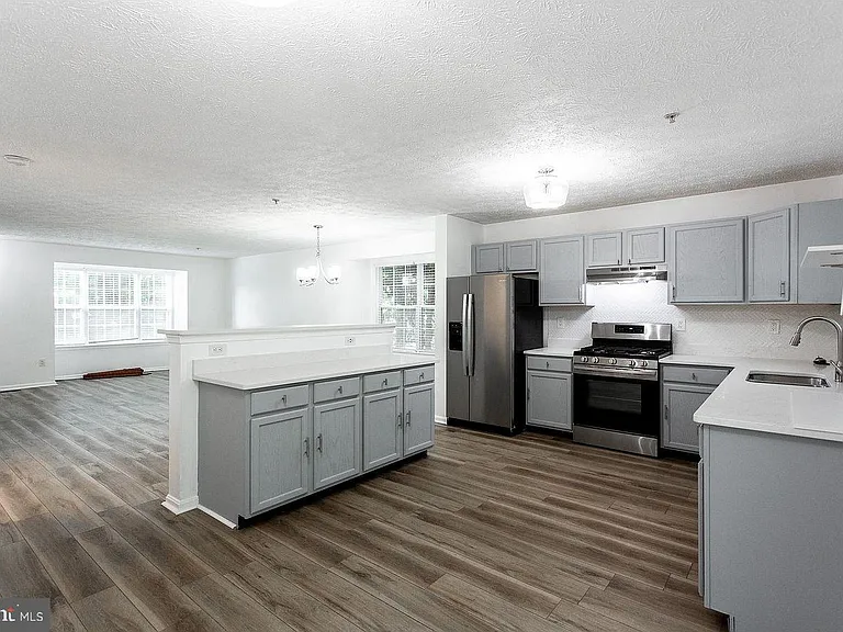 10400 Vista Gardens Dr — Photo 3