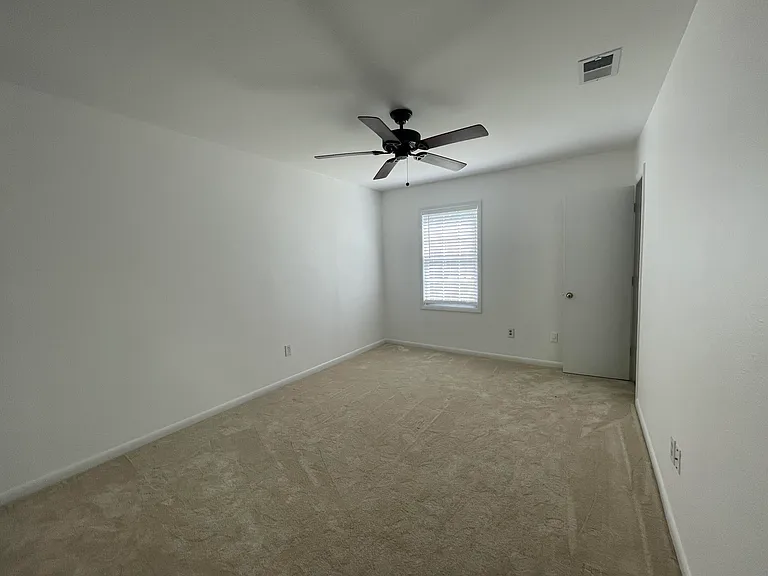 137 Manchester Rd — Photo 7