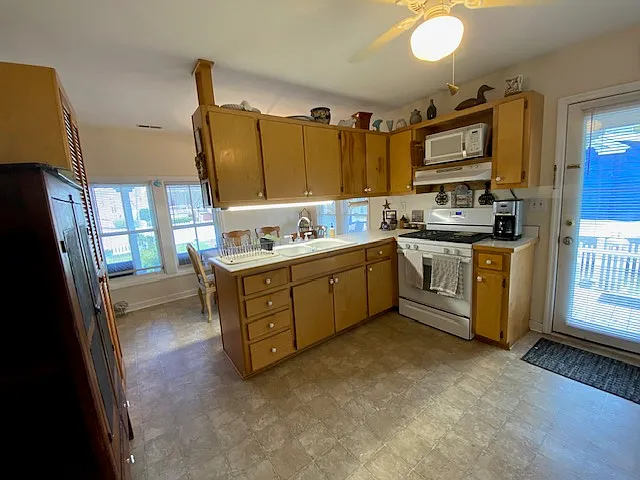 217 Gordon St — Photo 15