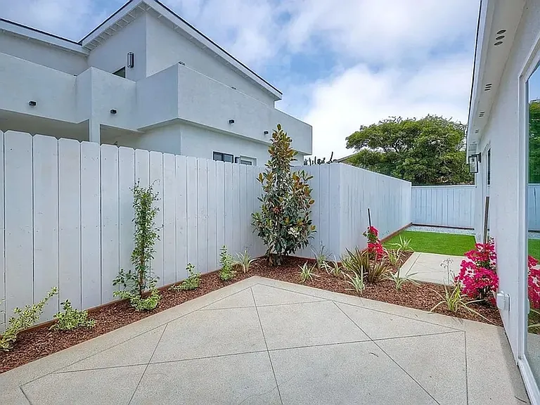 575 Florida St — Photo 24