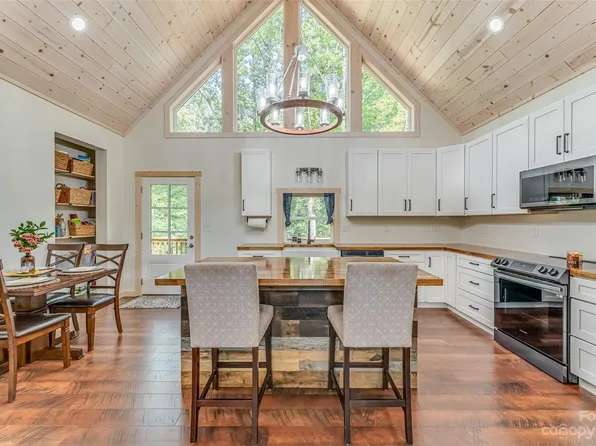 228 Cedar Creek Rd, Saluda, NC 28773