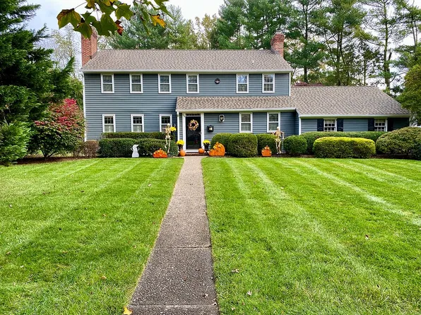 705 Maple Leaf Ln, Moorestown, NJ 08057