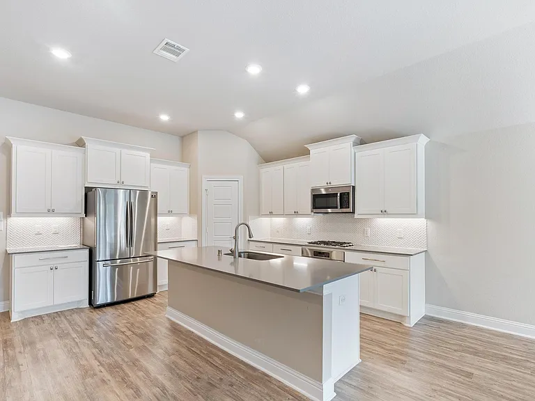 18716 Laurel Hills Dr — Photo 4