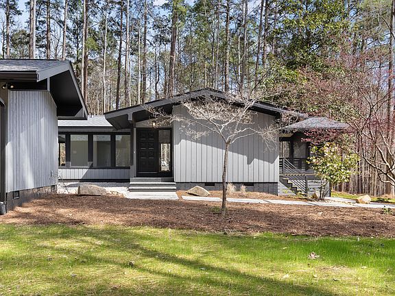 2nd image of 202 Mimosa Dr