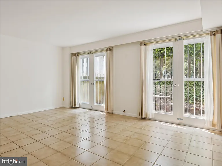 56 G St SW #B — Photo 7