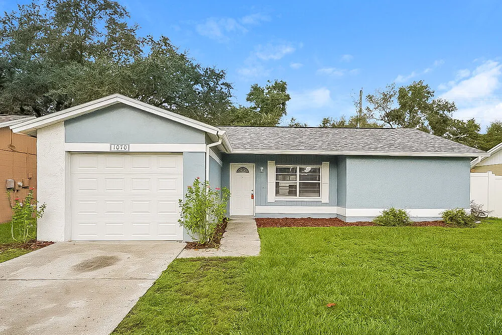 3 bed, 2.0 bath, 1173 sqft, $2,195 — Photo 1