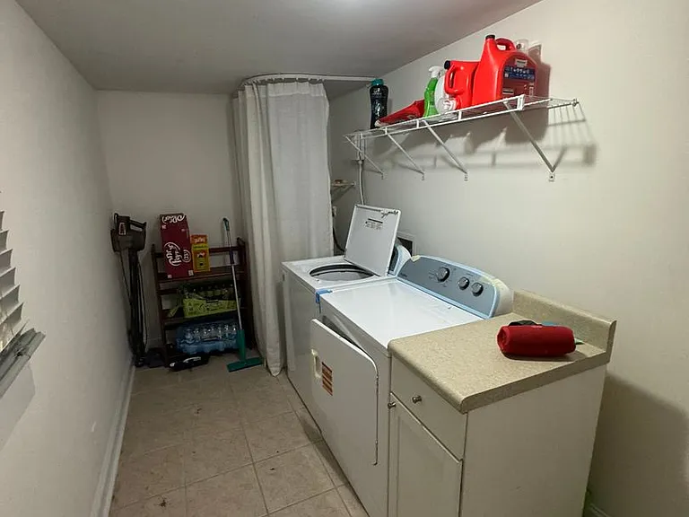1423 E Broad St — Photo 5