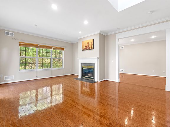 2nd image of 40 Four Oaks Rd #40